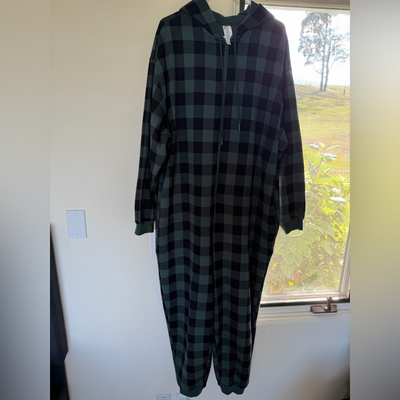 Fabletics Black and Green Checkered Onesie - Picture 4 of 4
